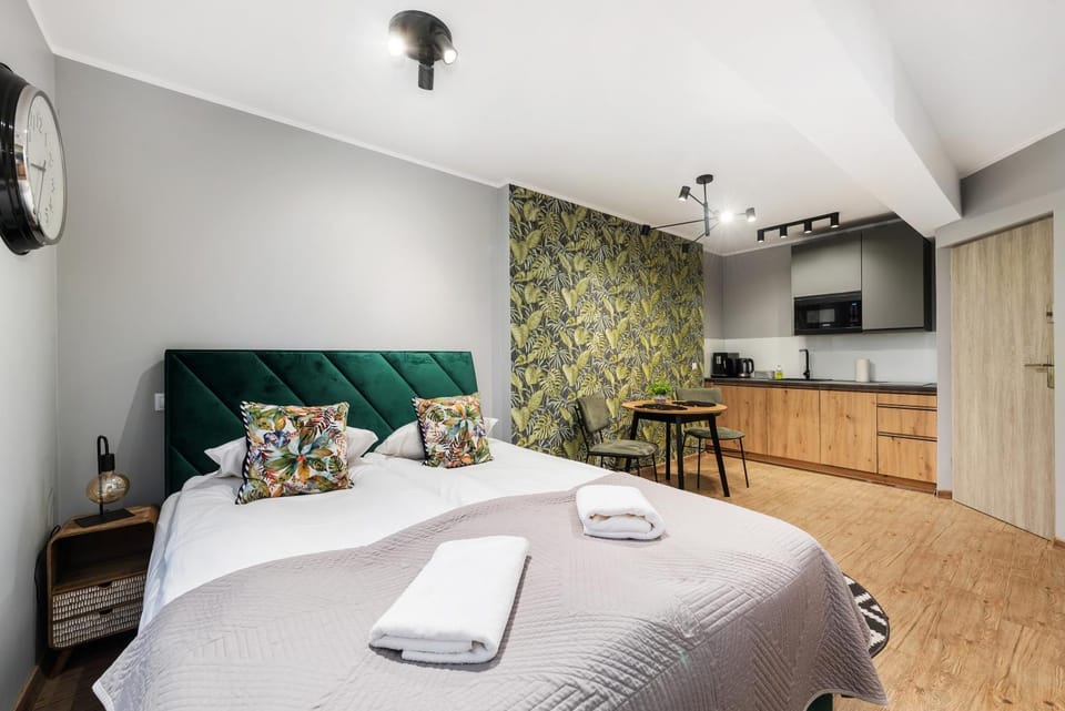 Bed, Kitchen or kitchenette, Photo of the whole room, Bedroom, towels