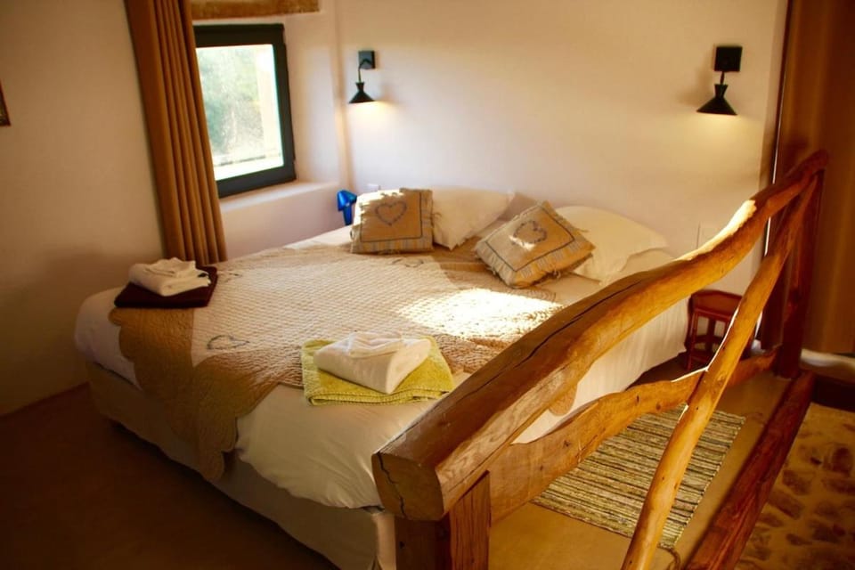 Tiny house de charme - Piscine & Jaccuzi Country House in Auvergne-Rhône-Alpes