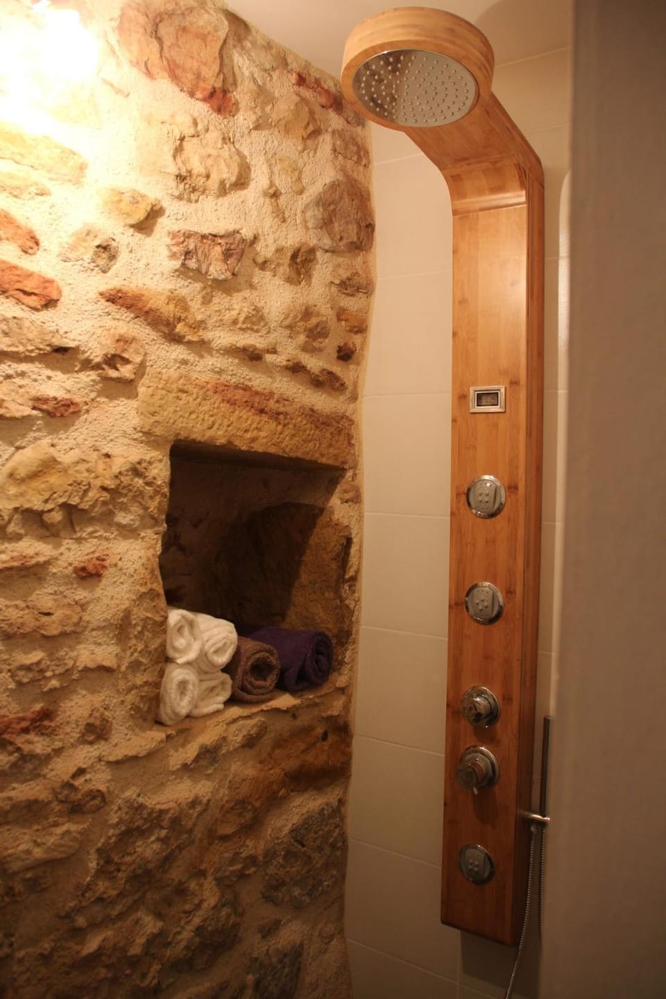 Tiny house de charme - Piscine & Jaccuzi Country House in Auvergne-Rhône-Alpes