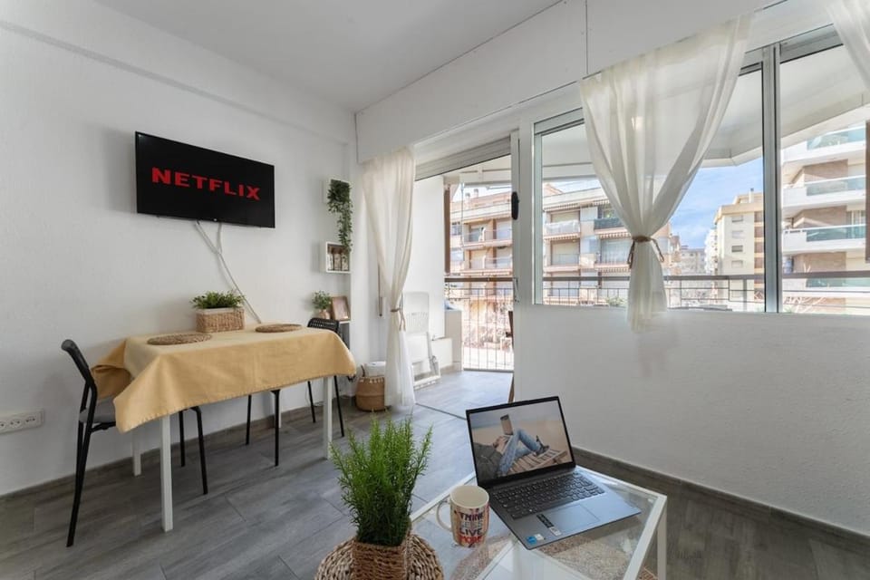 Salou Seafront! Private Terrace - AC & WiFi Apartment in Salou
