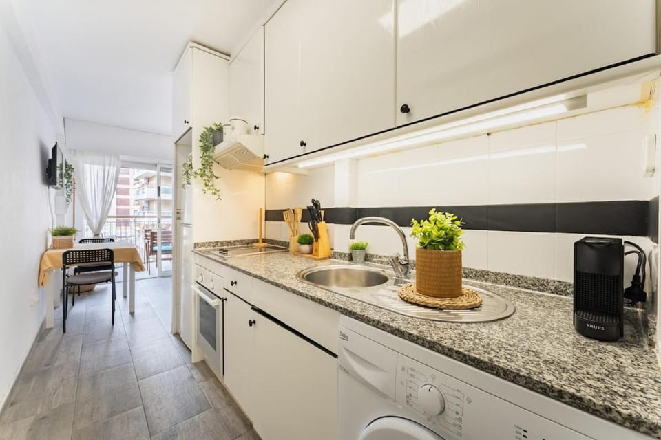 Salou Seafront! Private Terrace - AC & WiFi Apartment in Salou