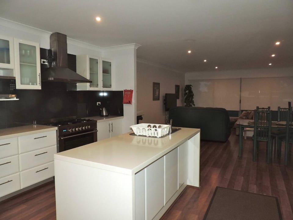 Dining area, kitchen
