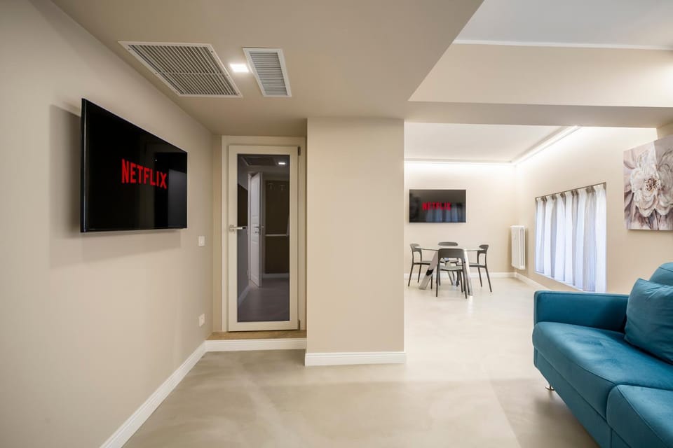 Communal lounge/ TV room