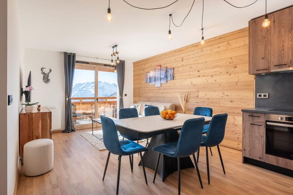 Balcony/Terrace, Kitchen or kitchenette, Living room, Seating area, Dining area