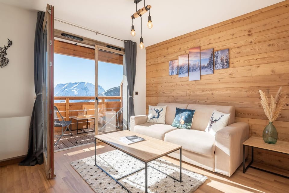 Day, Natural landscape, Living room, Seating area, Mountain view
