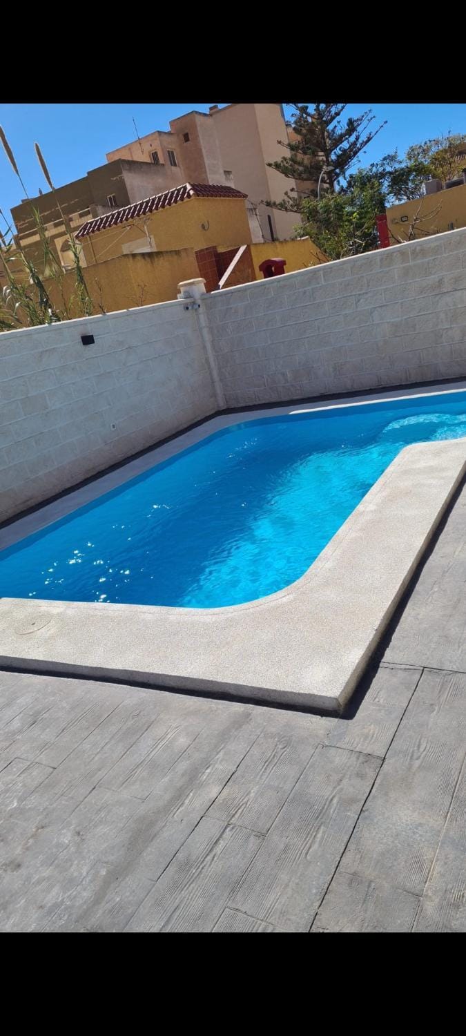 Swimming pool, Swimming pool