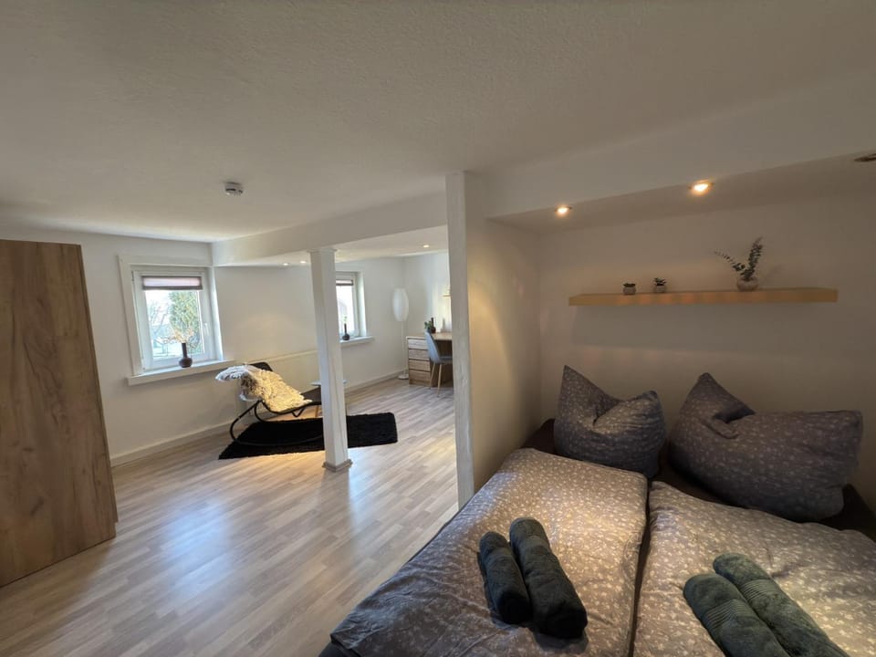 Bed, TV and multimedia, Bedroom