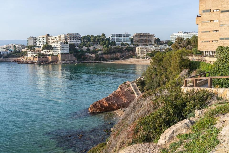 Salou Studio by Beach & Pool - AC - Free Parking Apartment in Salou