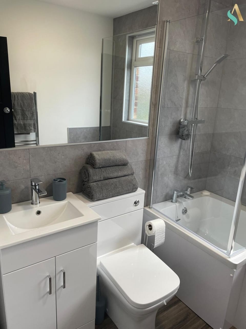 Shower, Toilet, Bathroom, Bath, towels