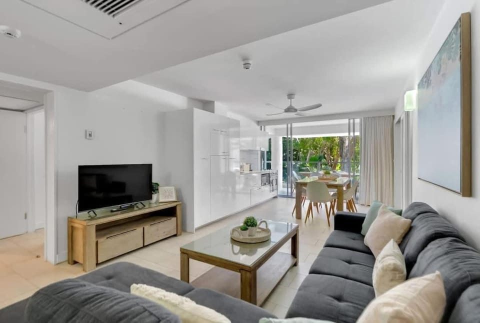 Kai Lani at Drift Resort - Beachfront Stay with Pool Apartment in Palm Cove