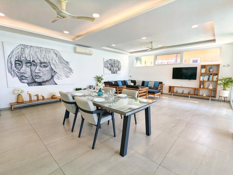 TV and multimedia, Living room, Seating area, Dining area