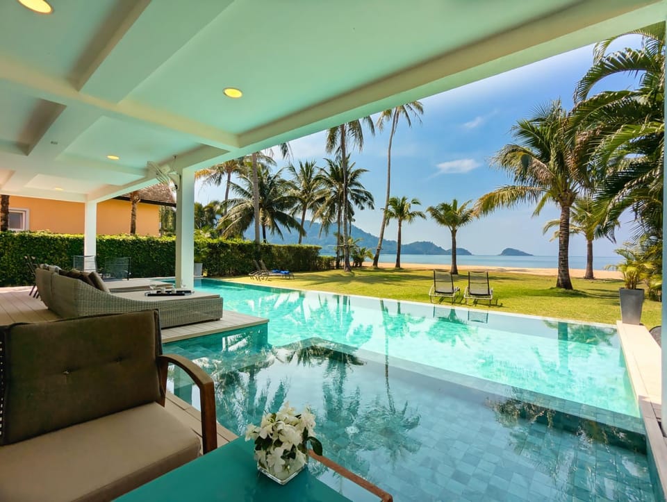 Seating area, Garden view, Pool view, Sea view, Swimming pool, sunbed
