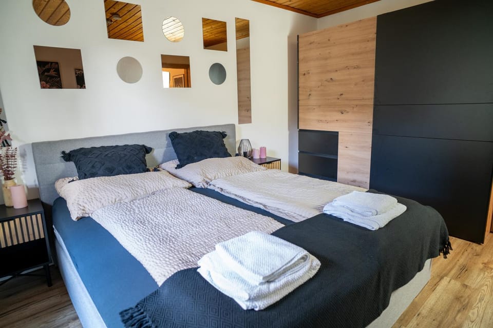 Bed, Photo of the whole room, Bedroom, towels