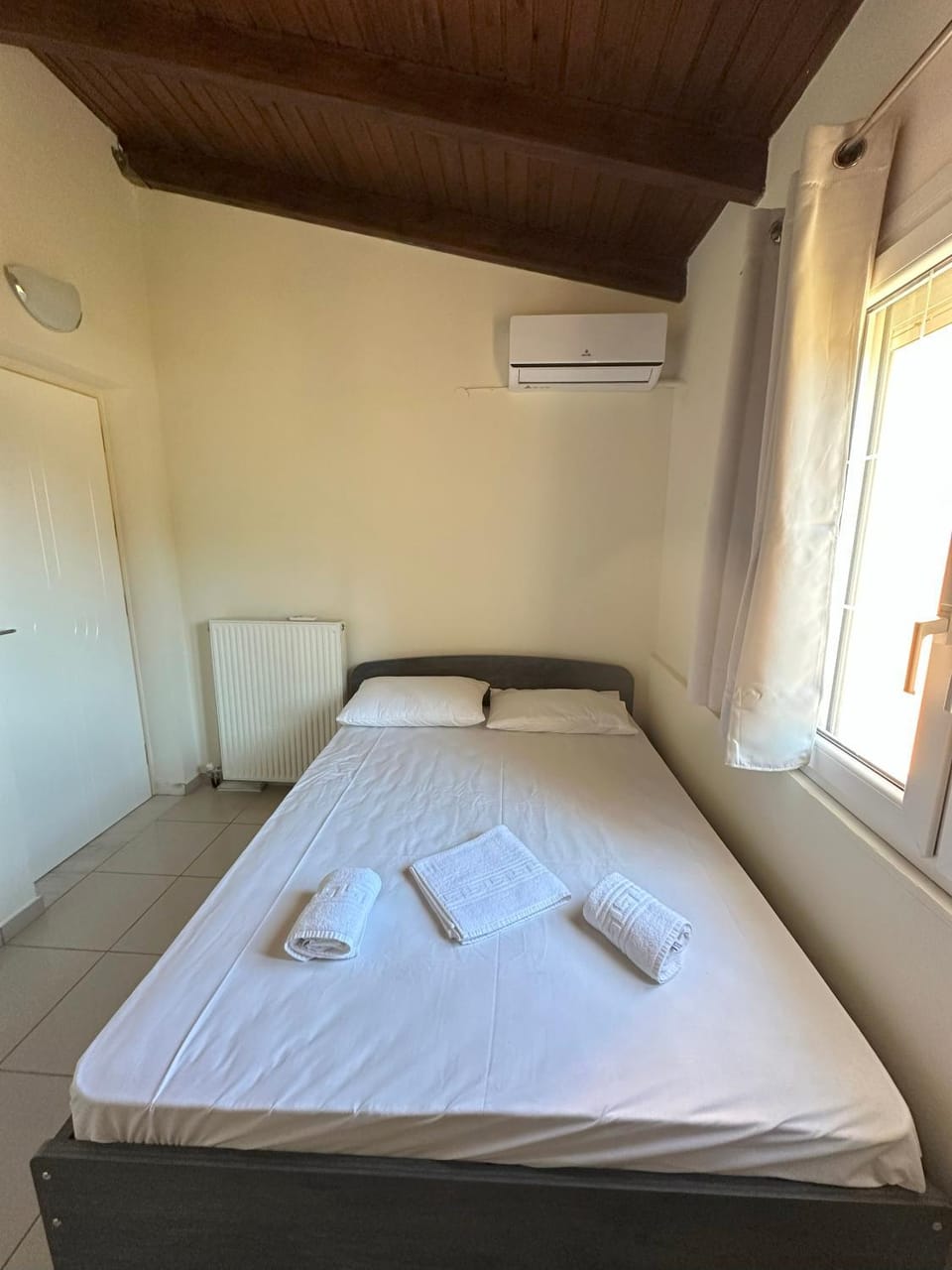 Bed, Photo of the whole room, Bedroom, towels, air conditioner