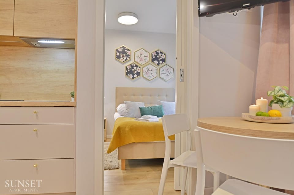 Bed, Kitchen or kitchenette, Photo of the whole room, Bedroom, wardrobe