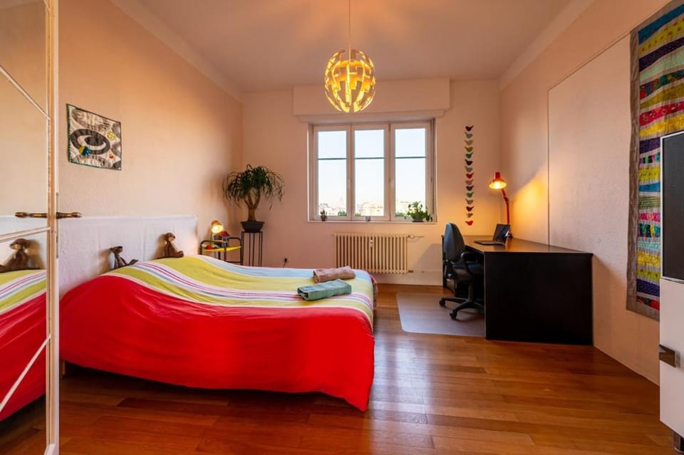 Bed, Photo of the whole room
