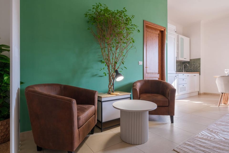 Communal lounge/ TV room, Kitchen or kitchenette, Living room, Seating area, Communal kitchen