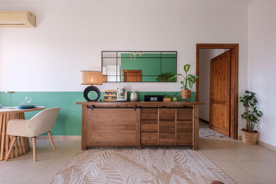 Communal lounge/ TV room, Coffee/tea facilities, Kitchen or kitchenette, Living room, Seating area, Dining area, Communal kitchen
