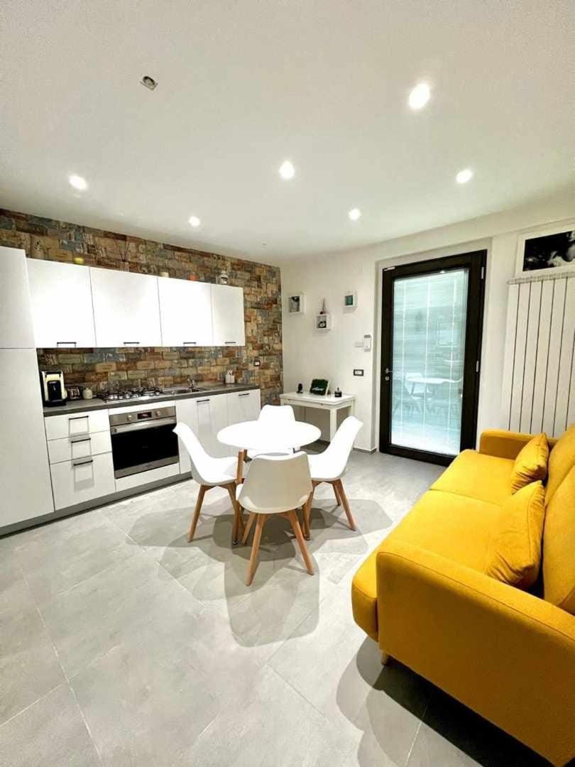 Living room, Seating area, Dining area, dishwasher, oven, stove