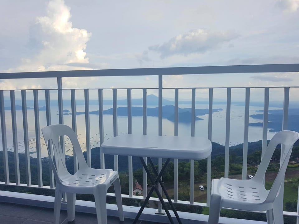 View (from property/room), Balcony/Terrace, Seating area, Lake view