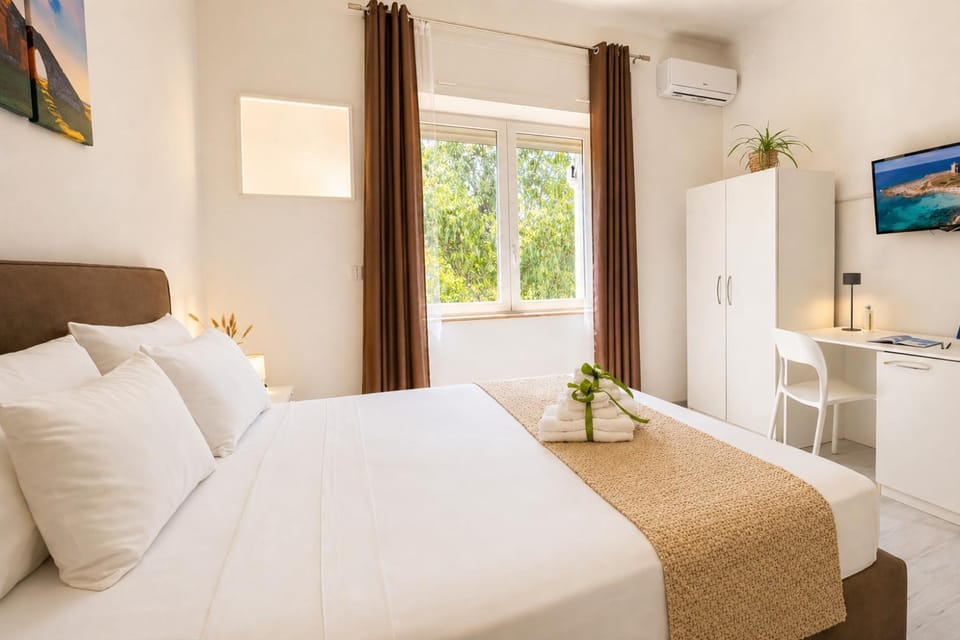 Bed, TV and multimedia, Photo of the whole room, Bedroom, air conditioner