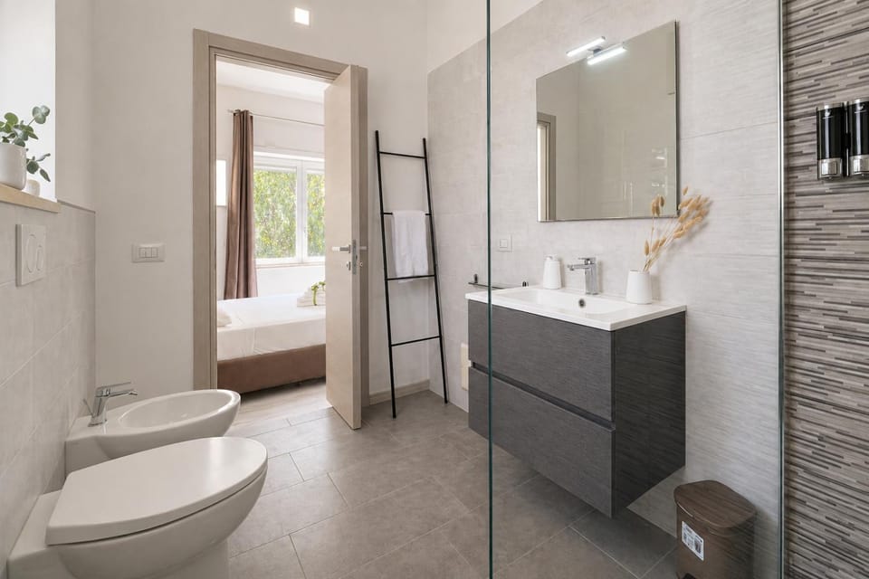 Shower, Toilet, Bathroom, Photo of the whole room, bidet