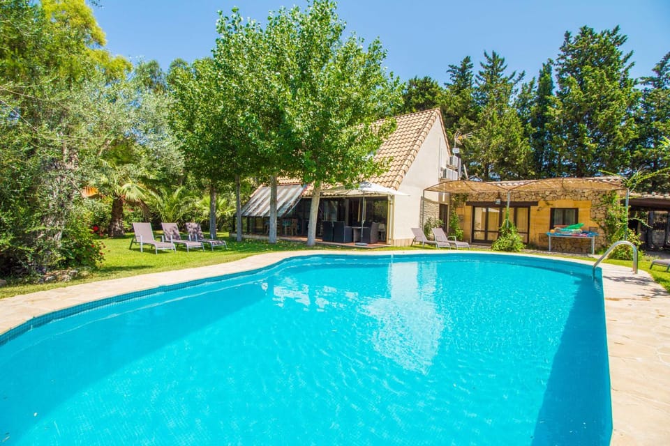 Chalet with pool, Wifi and Smart TV House in Serra de Tramuntana
