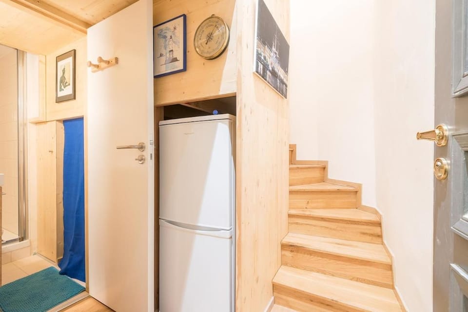 Charming Studio-Cabine Place de la Bourse Cabin in Bordeaux