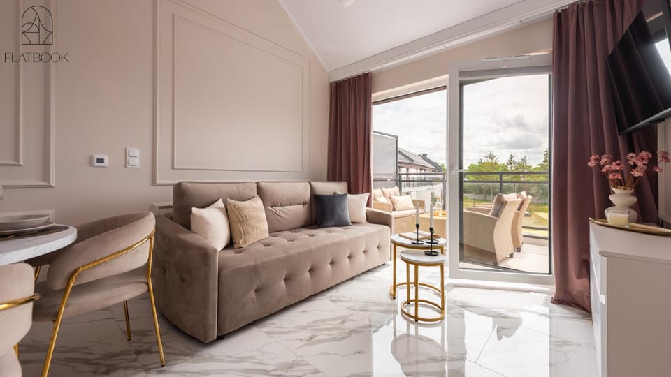 Bed, TV and multimedia, View (from property/room), Balcony/Terrace, Living room, Seating area