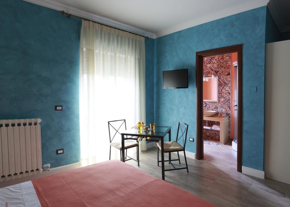 Bed, Photo of the whole room, Bedroom, internet