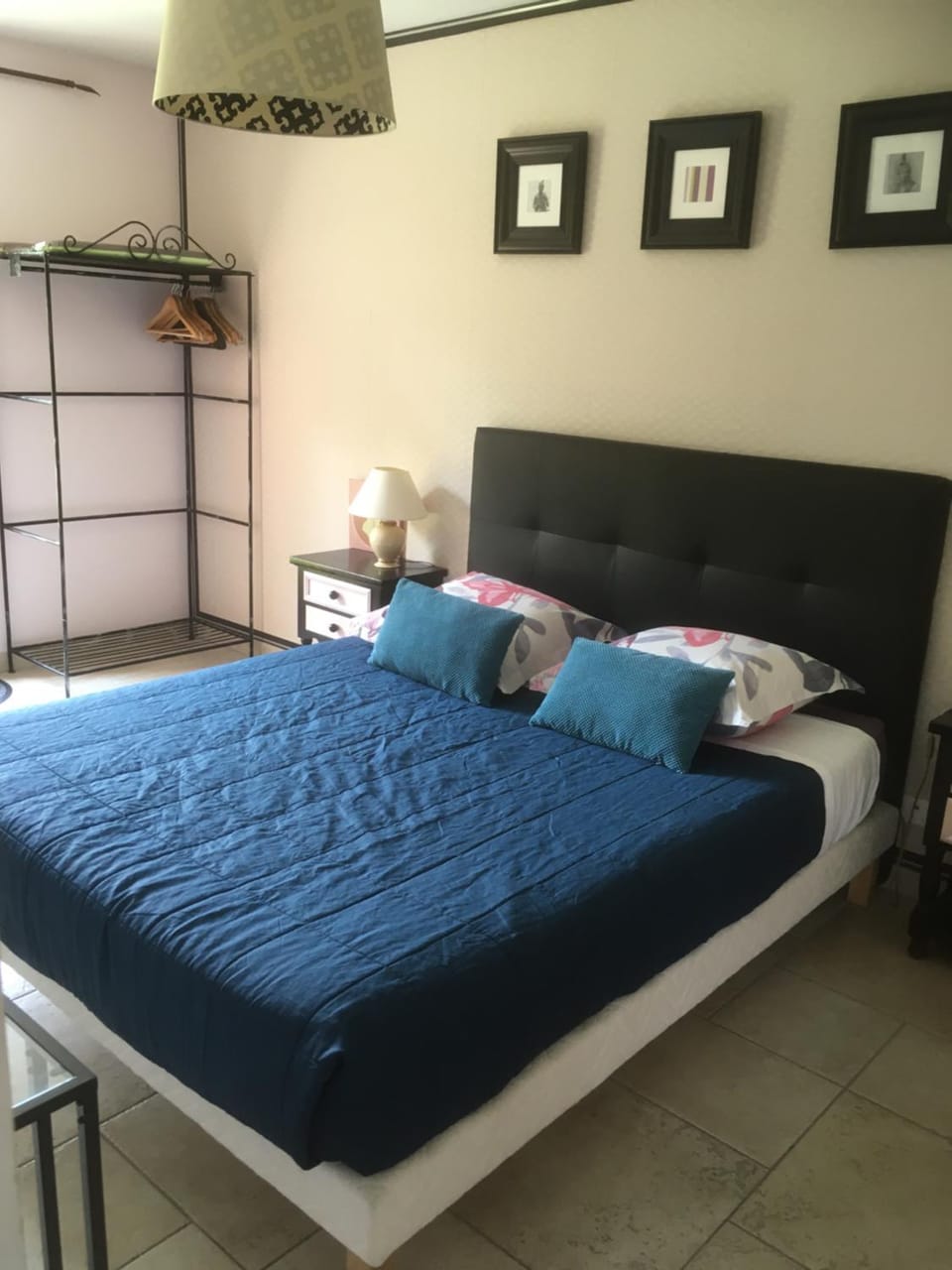 Madinina'S Cube Bed and Breakfast in Centre-Val de Loire