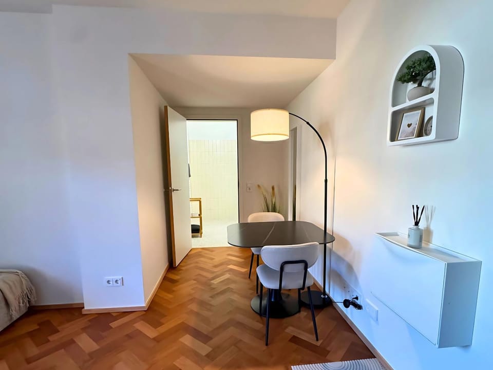 Living room, Photo of the whole room, Seating area