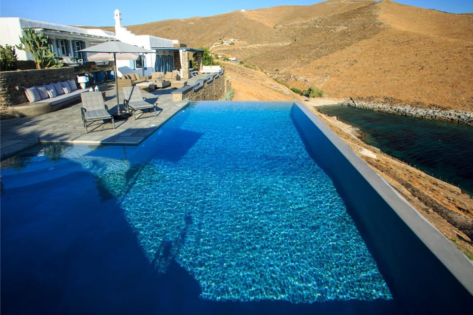 Nearby landmark, Day, Mountain view, Pool view, Swimming pool