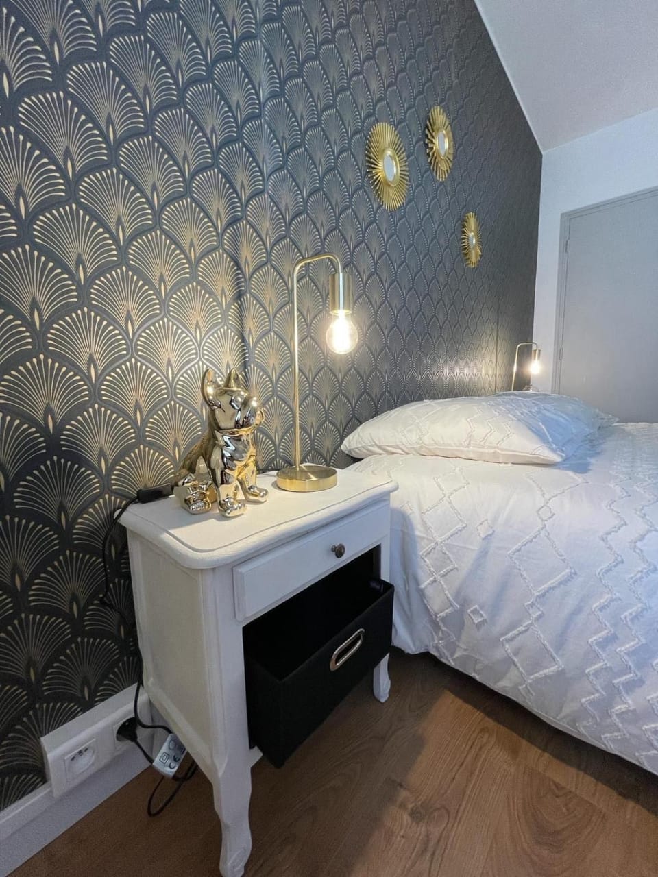 Bed, Photo of the whole room, Bedroom