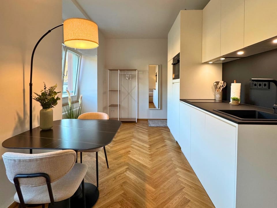 Dining area, oven, stove
