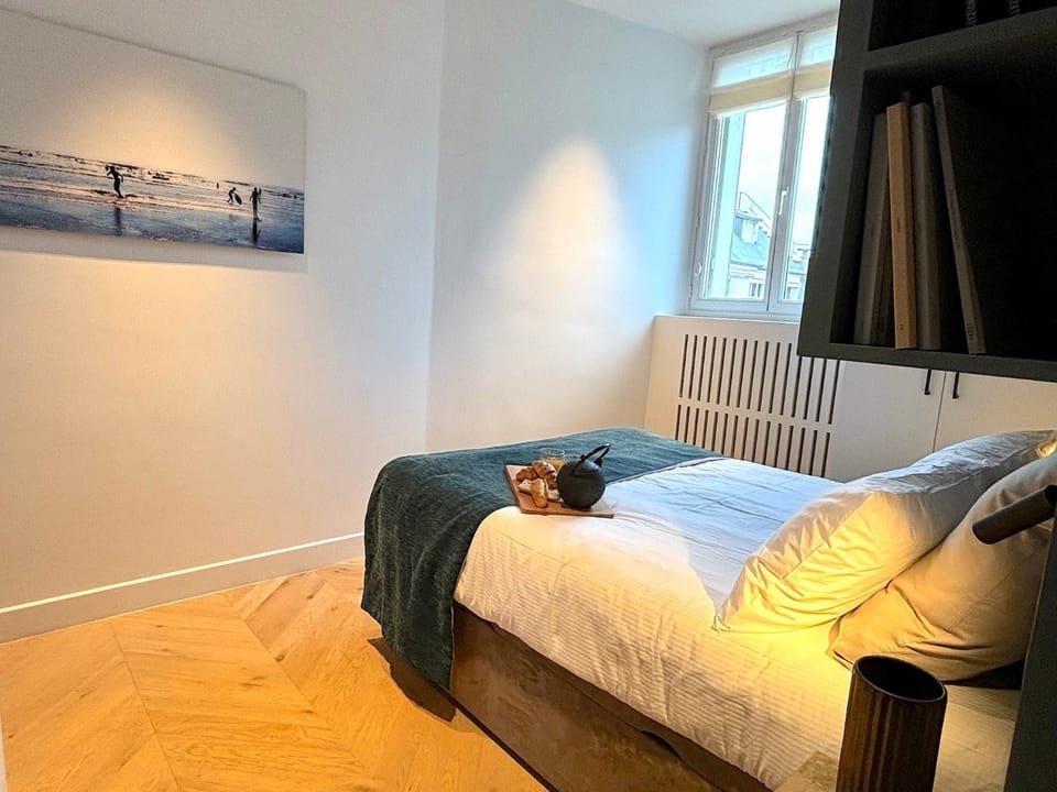 Bed, Photo of the whole room, Bedroom, internet