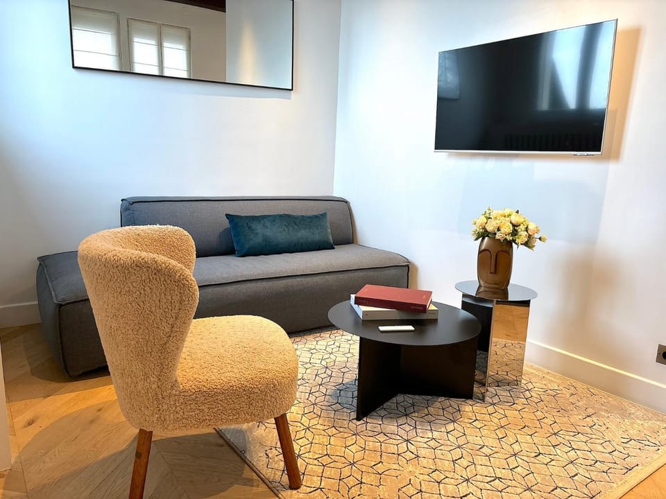 TV and multimedia, Living room, Seating area