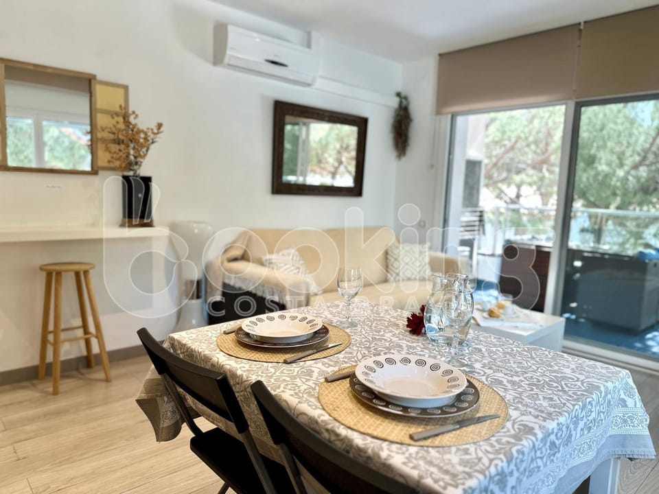 Kitchen or kitchenette, Living room, Dining area, air conditioner