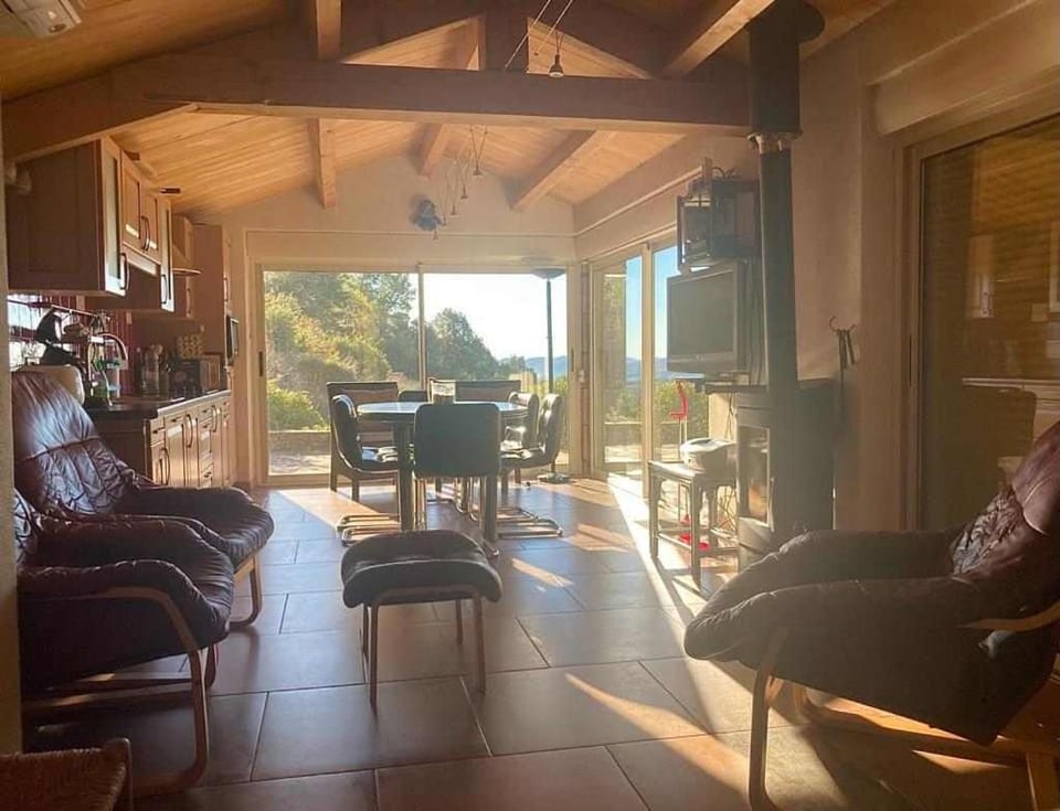 "La cigale et les fourmis" joli pavillon House in Auvergne-Rhône-Alpes