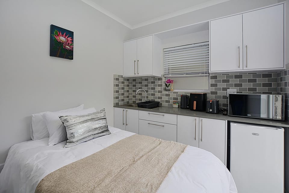 Leetch Views - Budget Room Apartment in Cape Town