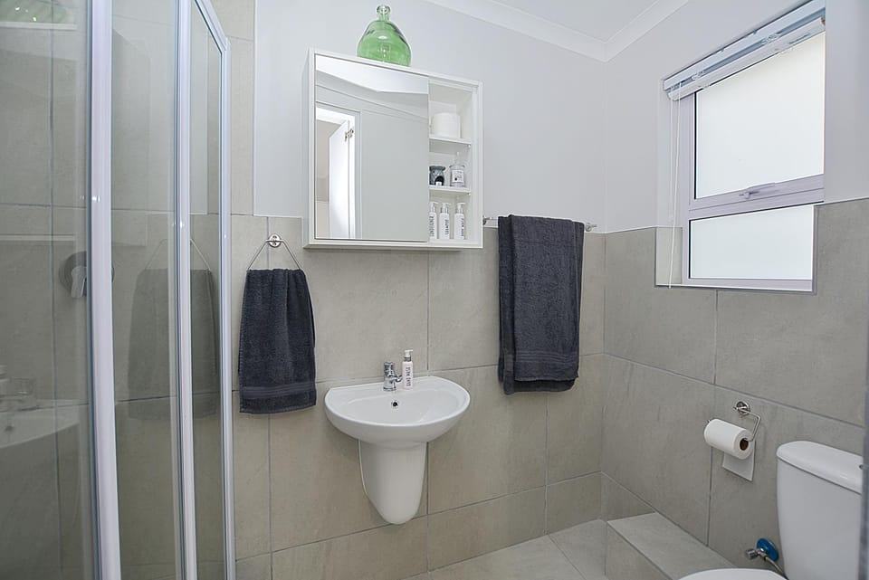 Leetch Views - Budget Room Apartment in Cape Town