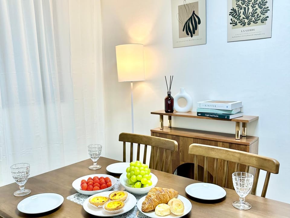 Seating area, Dining area