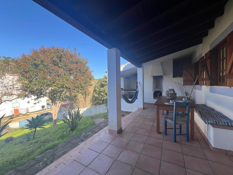 Casa das Rosas de Barão House in Faro District