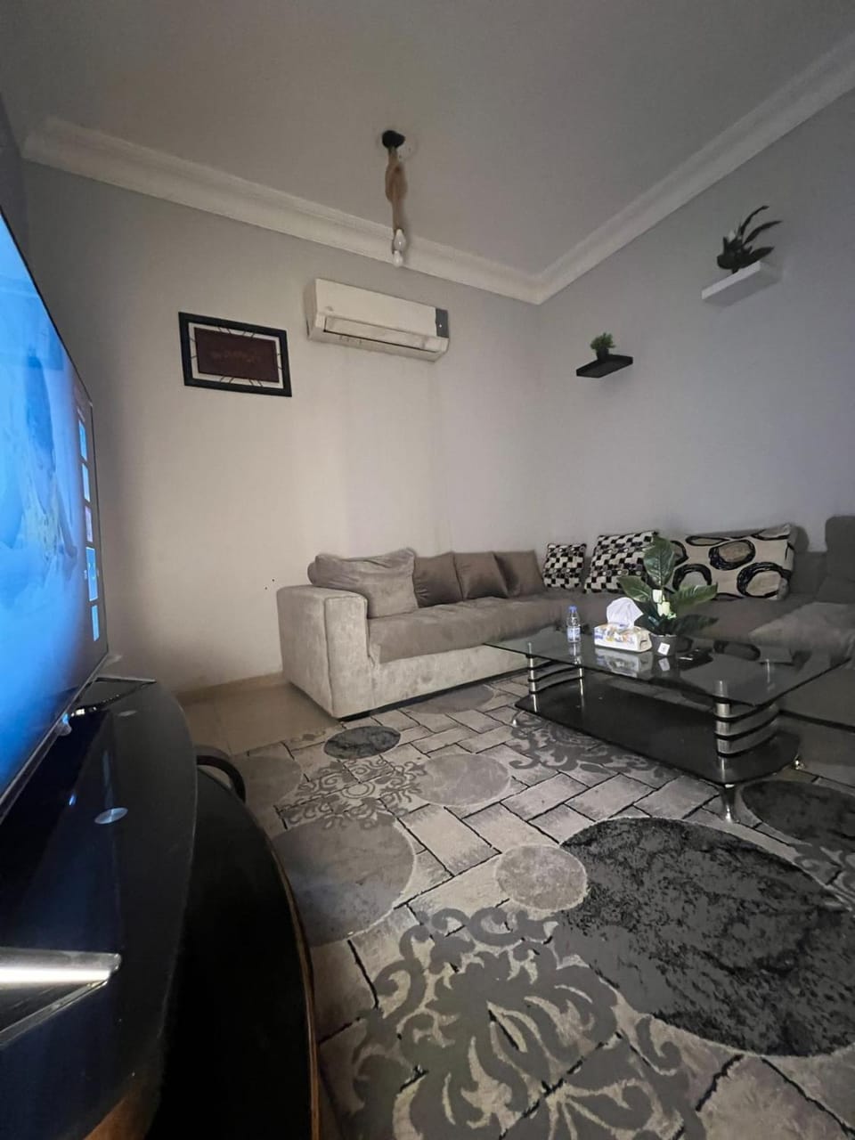 TV and multimedia, Living room, Seating area, Evening entertainment