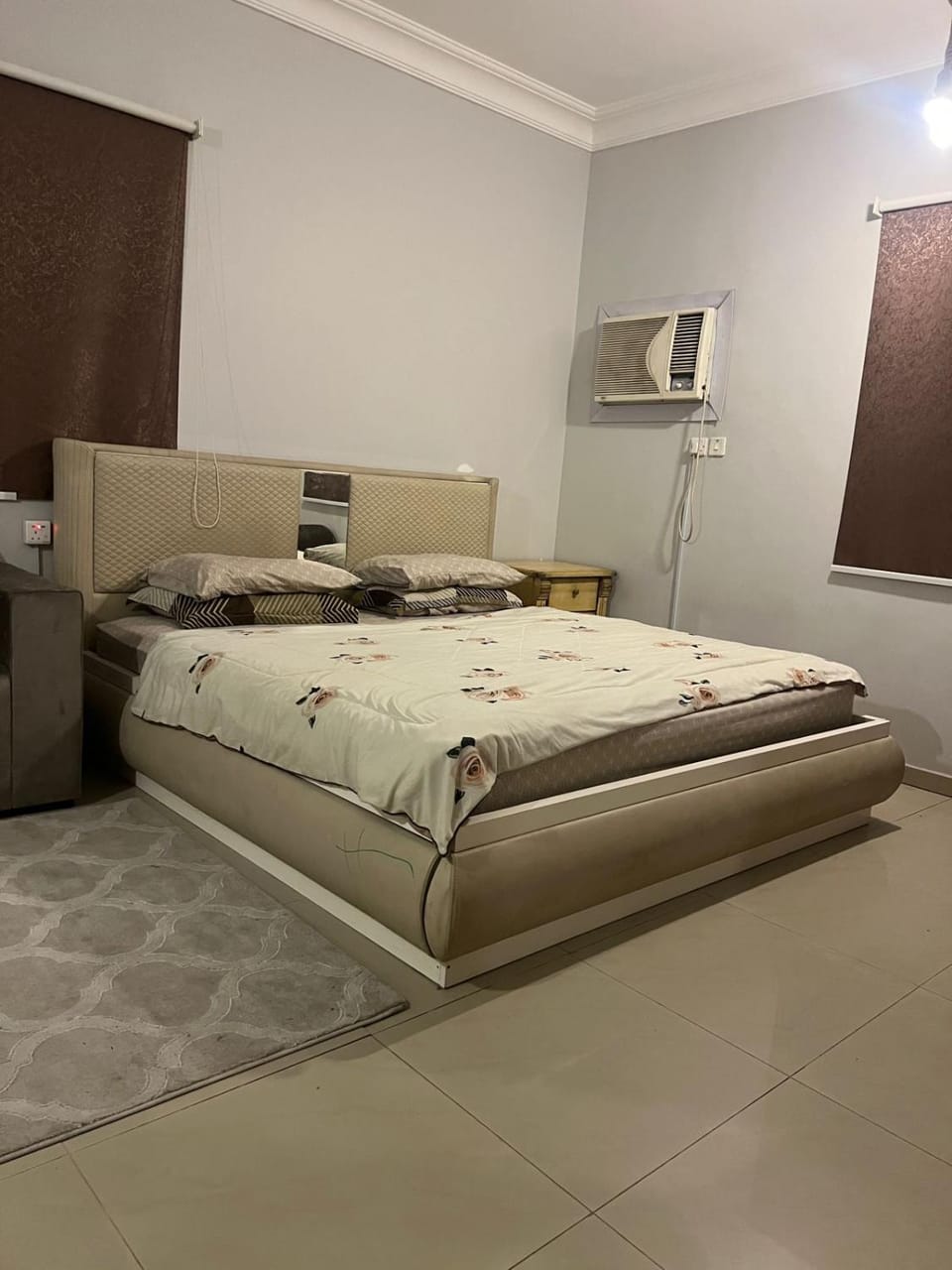 Bed, Photo of the whole room, Bedroom, air conditioner