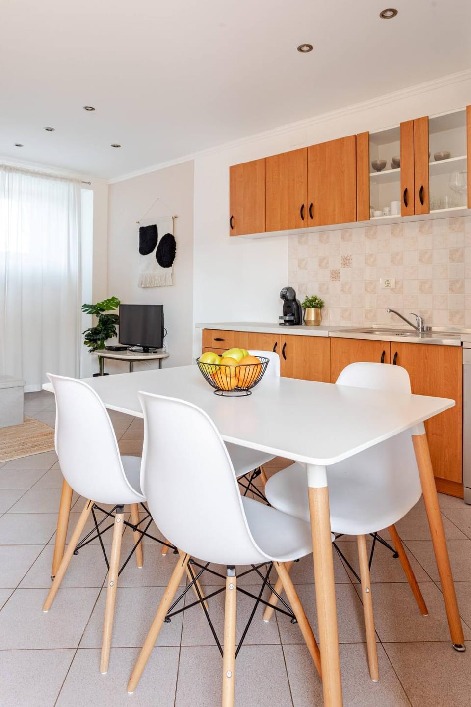 Kitchen or kitchenette, Dining area, stove