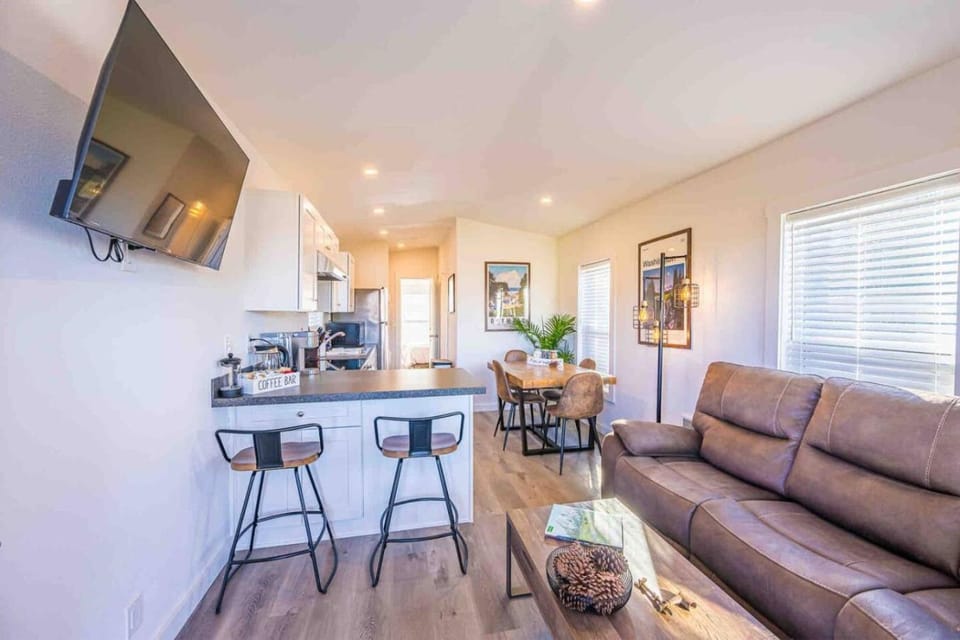 Rainforest Tiny Home Retreat Woodsy Apartment in Forks