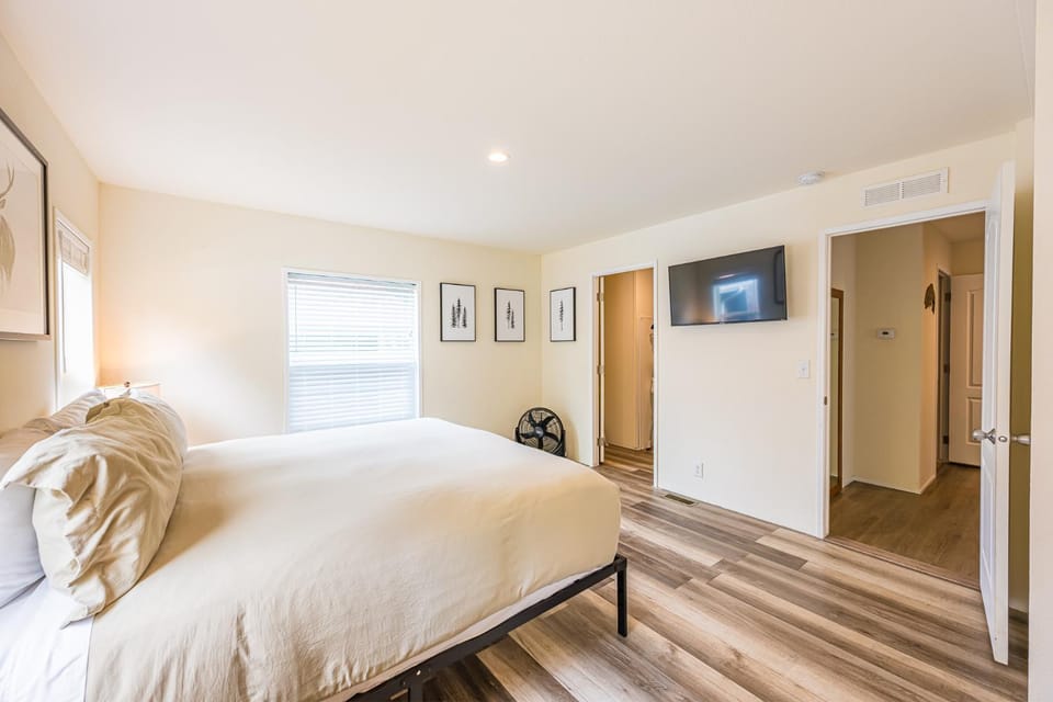 Beaver Pines Central Hiking Base Camp House in Beaver