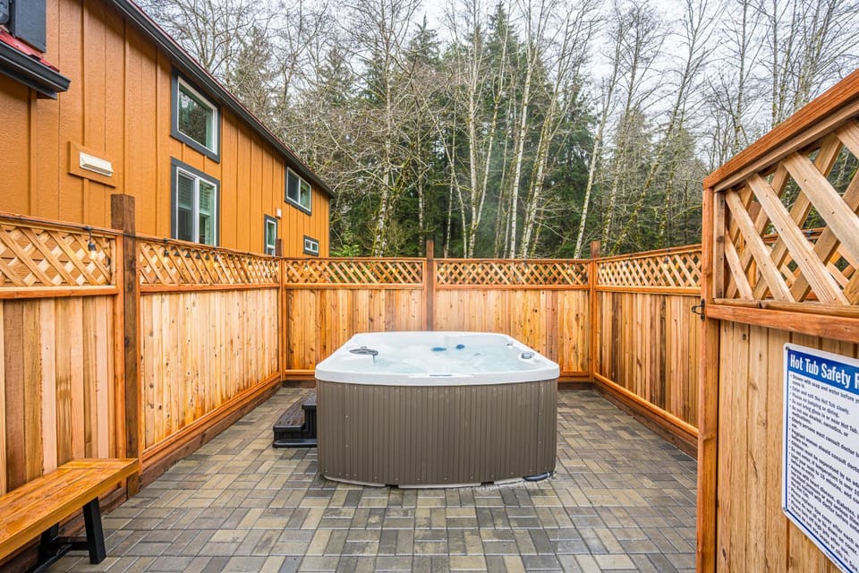 Rainforest Tiny Home Retreat Farm House Apartment in Forks