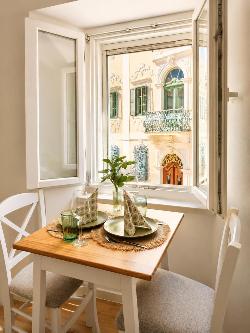 View (from property/room), Dining area, City view